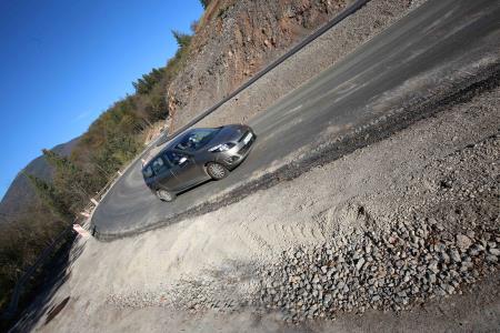 ASFALTIRANJE CESTE GRAHOVO BLOČICE 03 FOTO LJUBO VUKELIČ